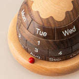 Calendrier en Bois en Forme de Terre