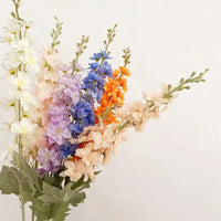 Composition de Delphiniums Artificiels